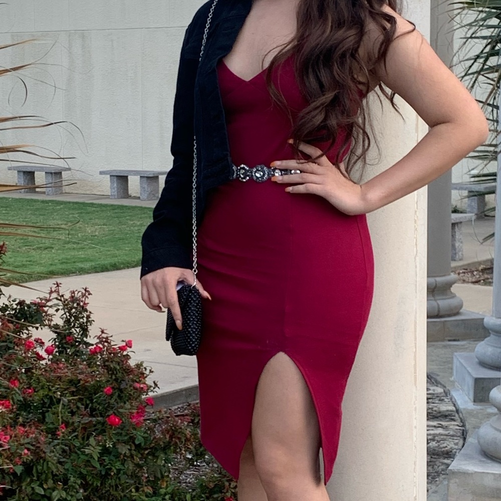 Red maroonish dress for a night out! 💃🏻